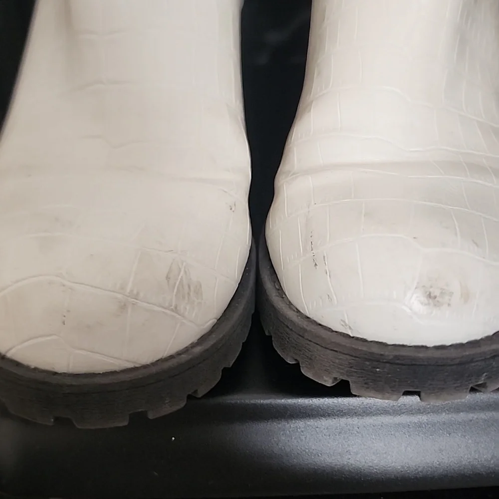 Dirty Laundry Cream Ankle Boots, Size 7.5